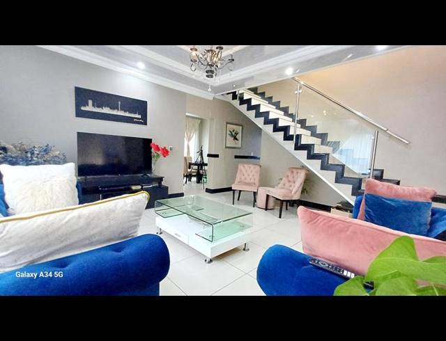 3 BEDROOM HOUSE FOR SALE IN COUNTRY VIEW